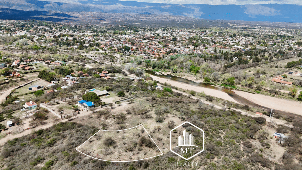 Terreno en hermoso barrio residencial