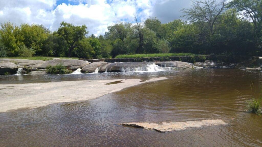 Casa mas 4 unidades en Tanti.