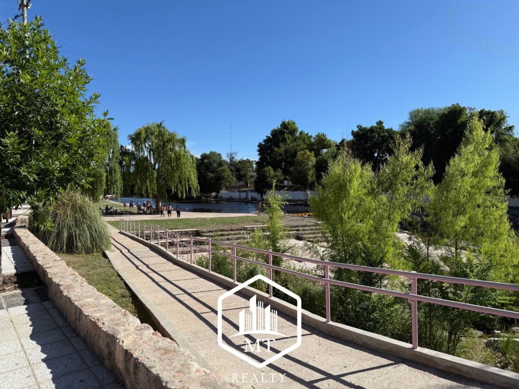 Espectacular terreno en frente al rio y a pasos del centro de Mina Clavero