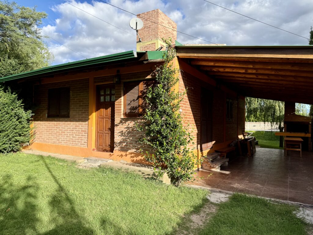 Casa en Barrio San Sebastián – Mina Clavero | Impecable, funcional y a pasos del río